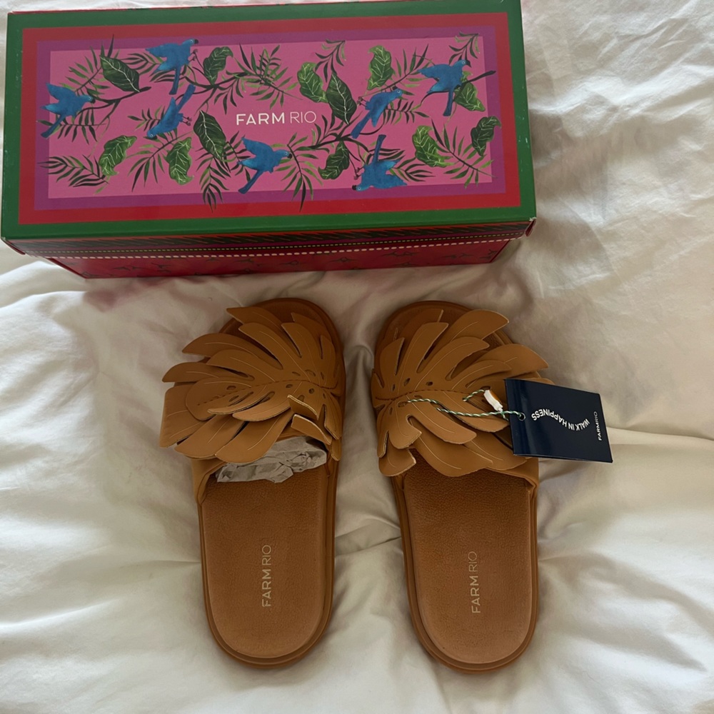 NWT farm rio slides, size 9